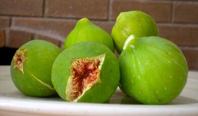Figs as a remedy for treating warts